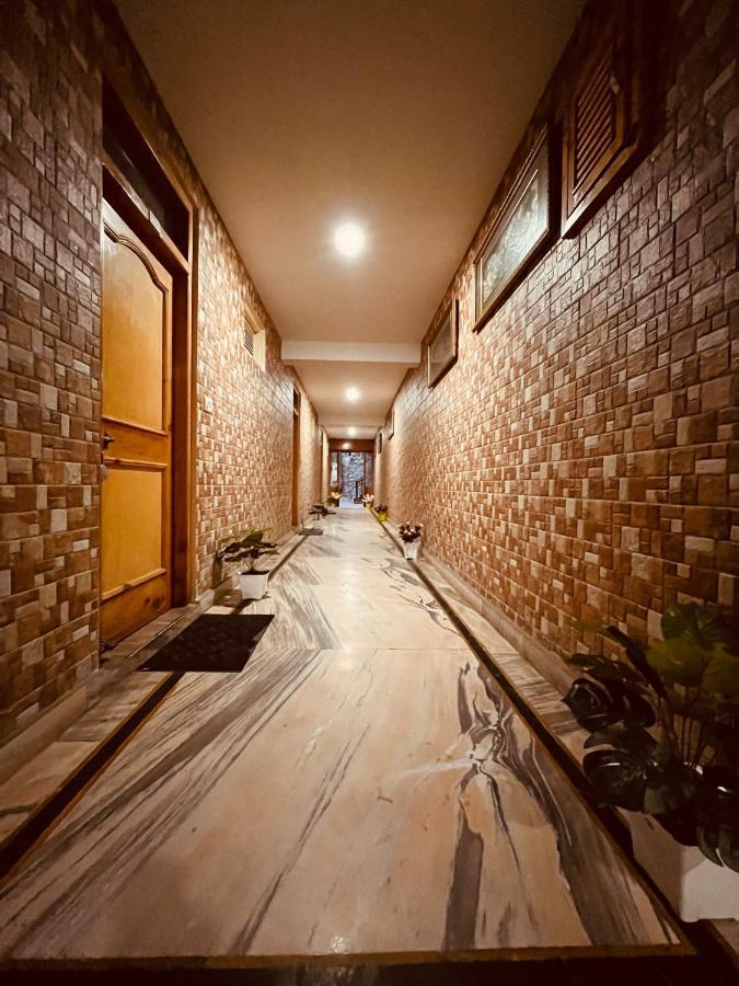Holywood Classic-River View Resort Manāli Esterno foto